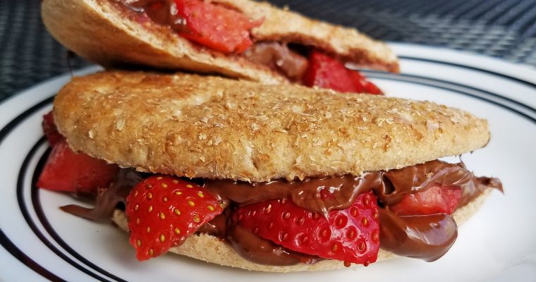 Nutella and Strawberries on bread thin